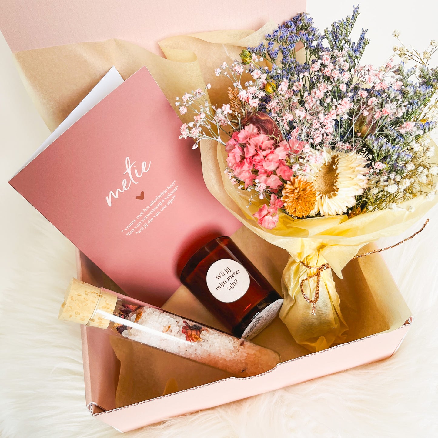 Cadeaubox 'Meter vragen' met droogbloemen
